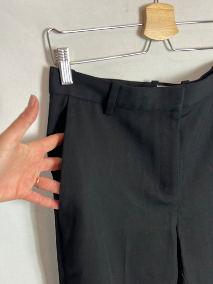 COS. Pantalón negro de vestir para ancha. T 38