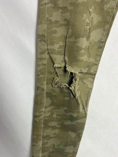 ZARA. Pantalón pitillo camuflaje. T 34