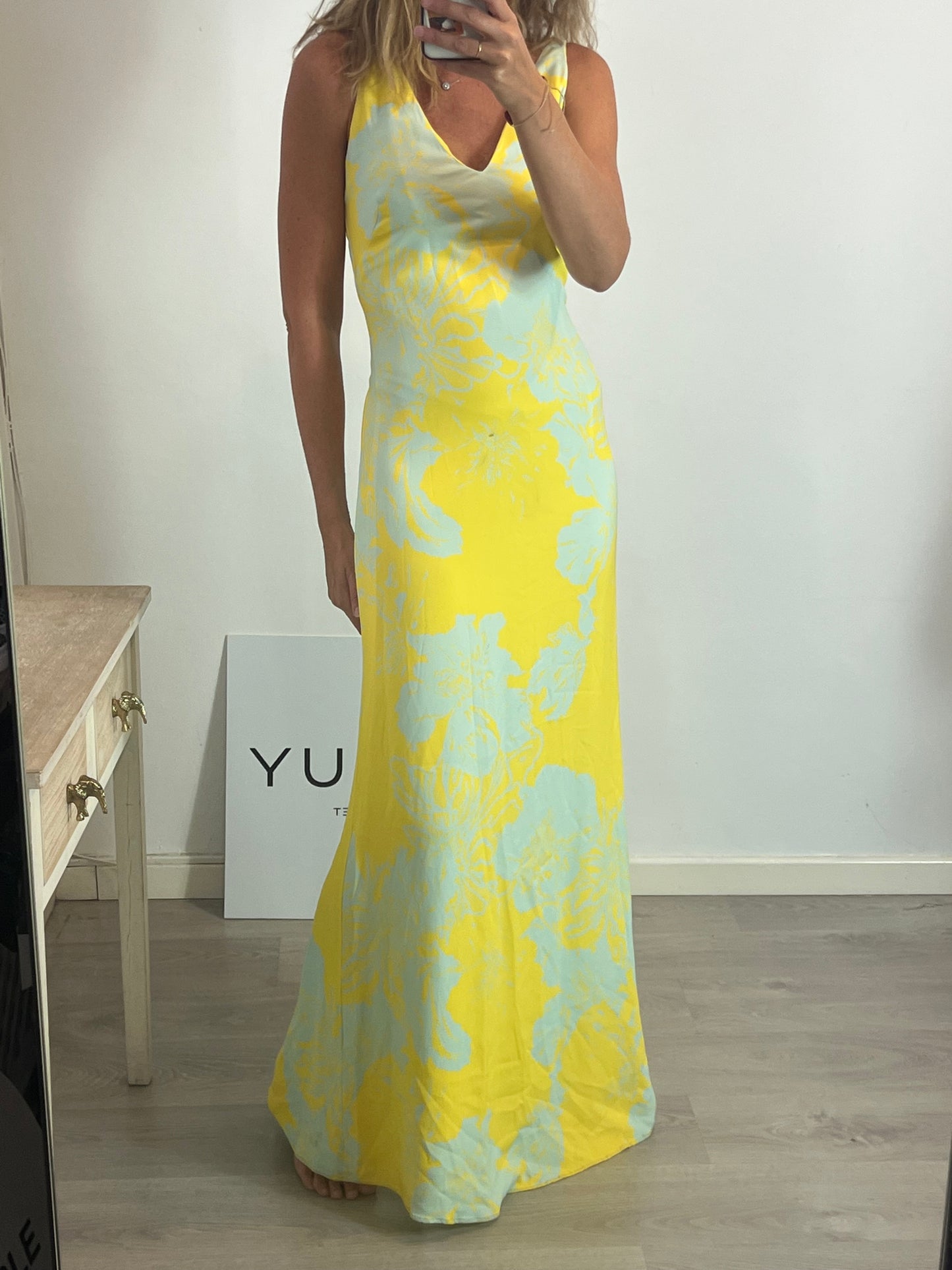 DOLORES PROMESAS. Vestido amarillo flores T.38