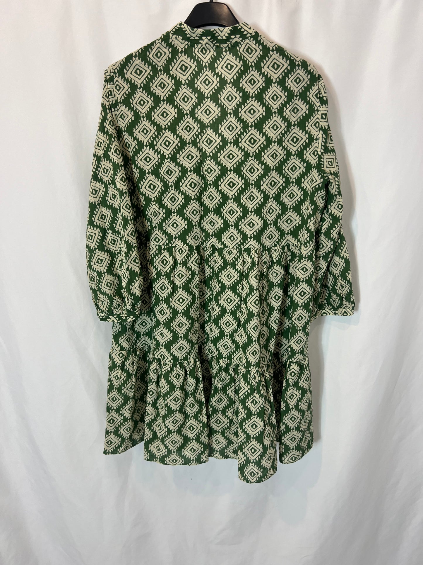 ZARA. Vestido corto verde estampado. T S