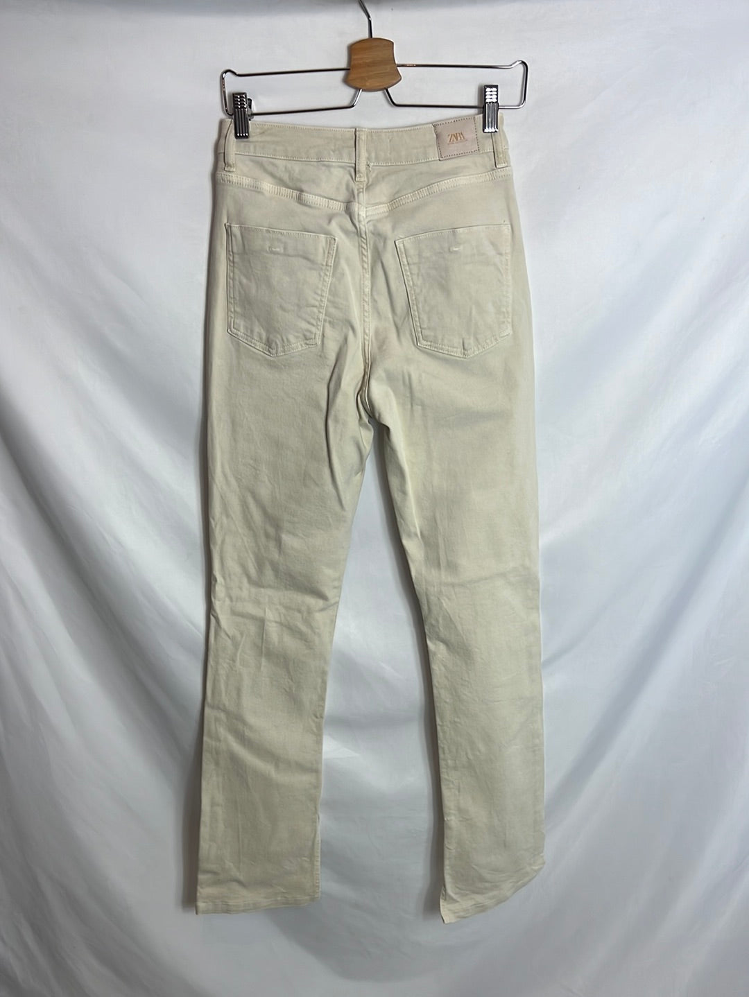 ZARA. Denim recto aperturas beige. T 36