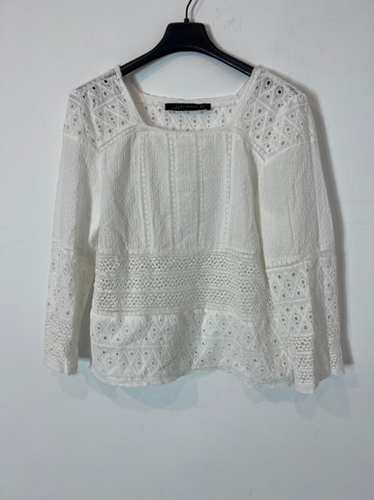 ZARA. Blusa blanca troquelada. T XS