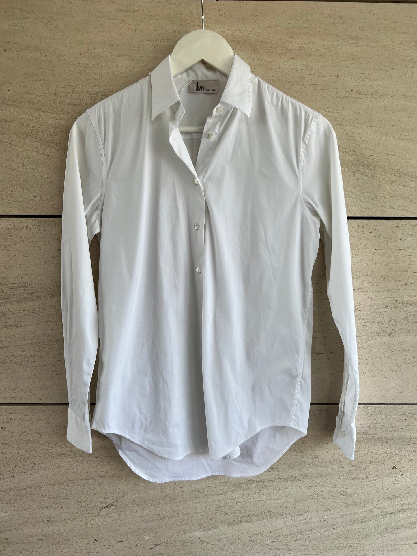 UMO COLLCETION. Camisa blanca básica.- T 40 (M)