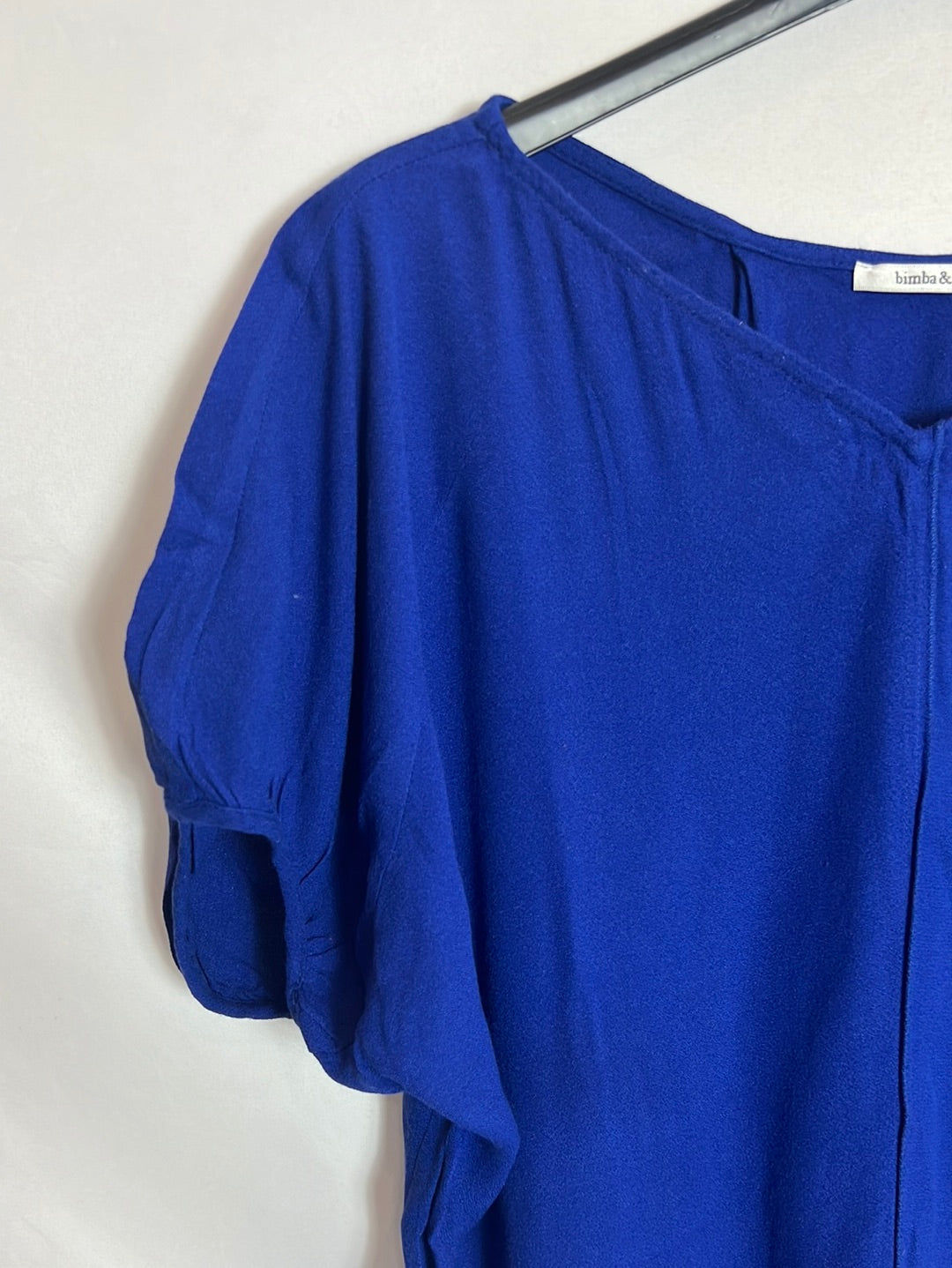 BIMBA Y LOLA. Blusa azul manga corta. T M