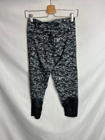 BERHSKA. Mallas deporte cropped estampada. TM