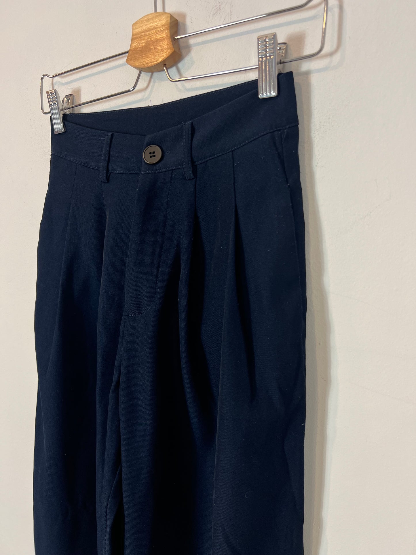 OTRAS. Pantalón azul pinzas T.u(32)