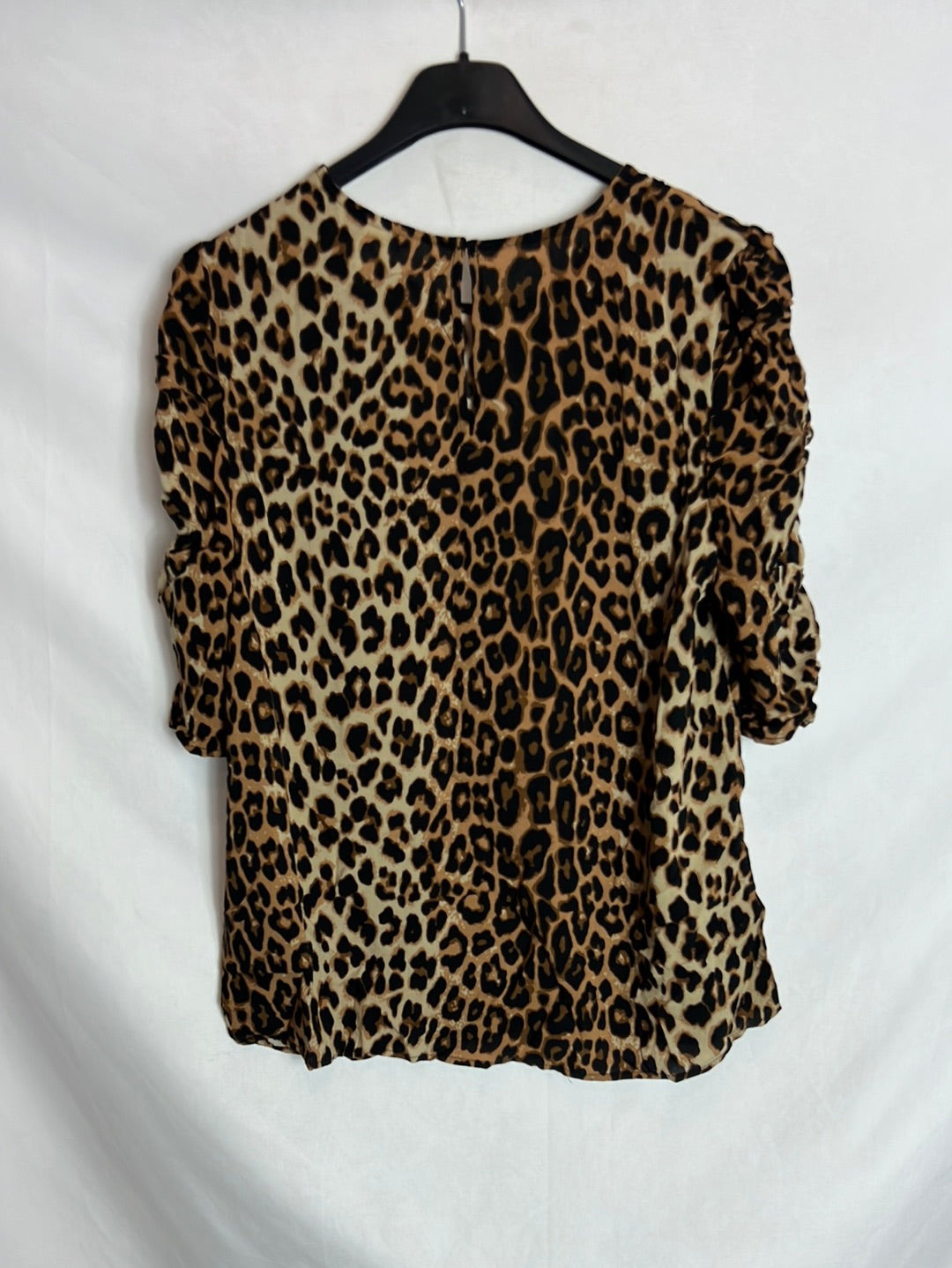 H&M. Blusa animal print manga fruncida. T 38