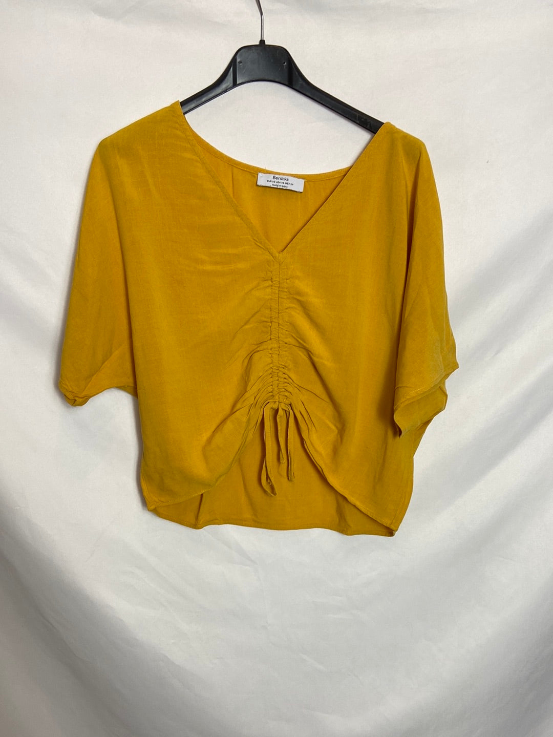 BERSHKA. Top amarillo fruncido T.XS