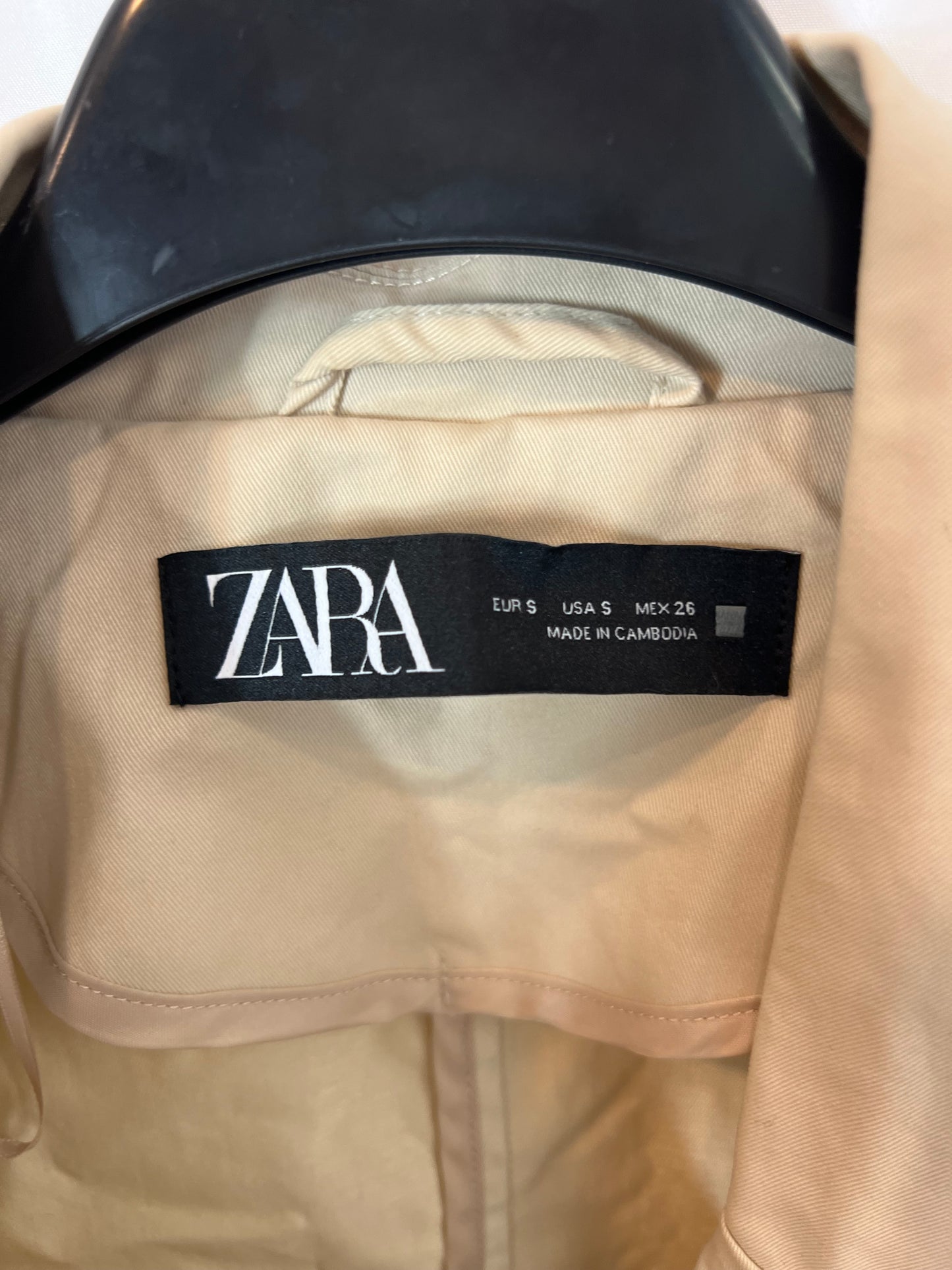 ZARA. chaqueta corta beige T.s