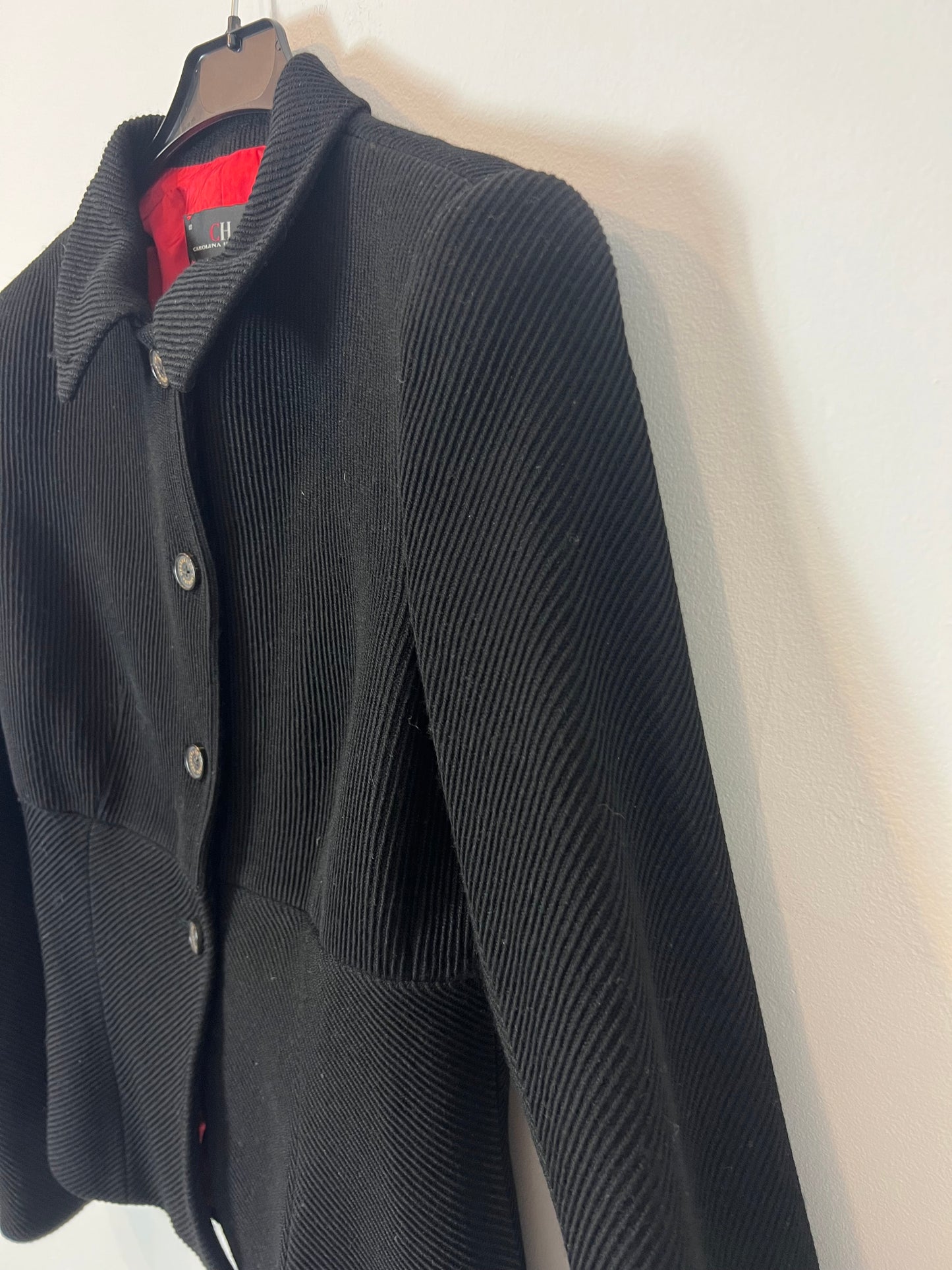 CAROLINA HERRERA. Chaqueta negra textura. T 10 (M)