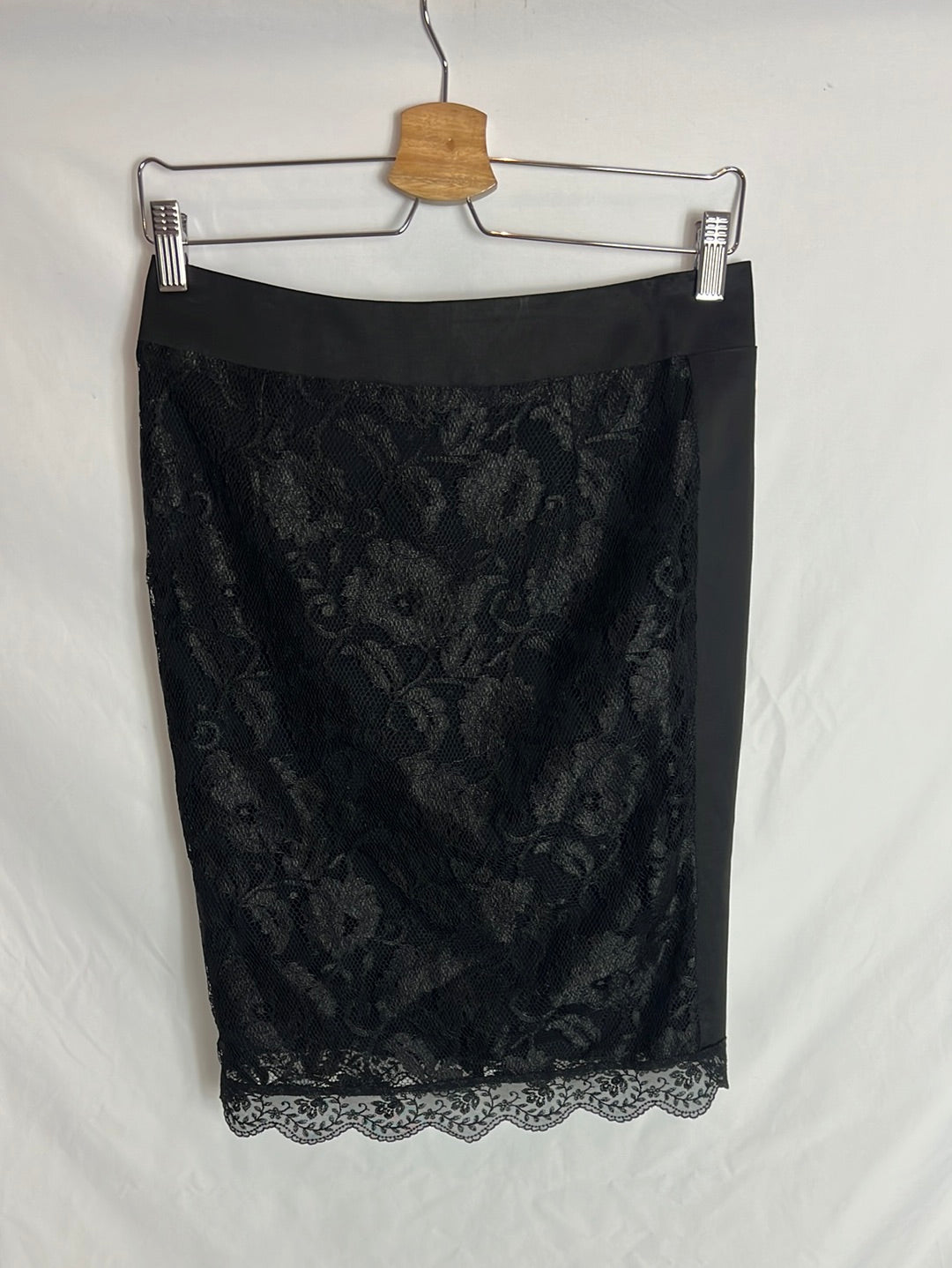 PINKO. Falda negra encaje. T 36