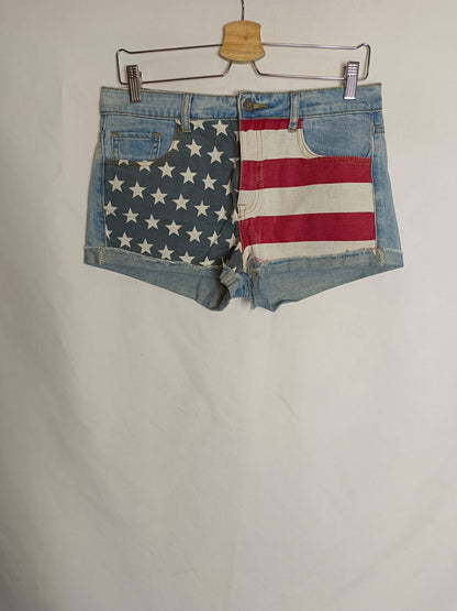 FOREVER21. Pantalón corto bandera T.40