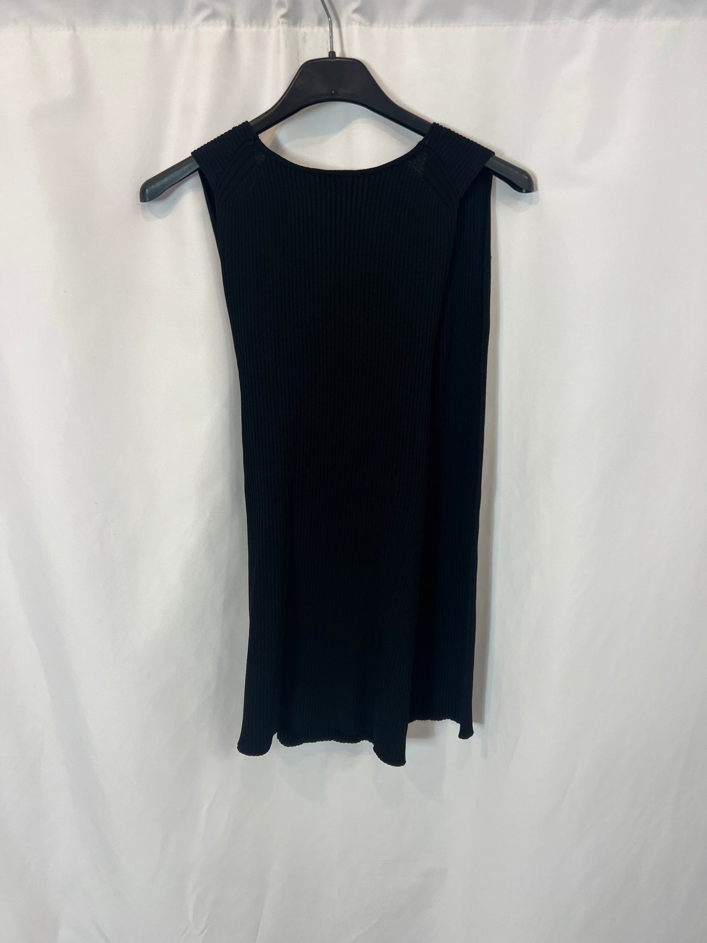 MASSIMO DUTTI. Top negro canalé cruzado. T L