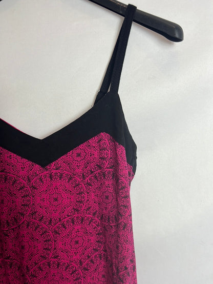 NAMASTE. Vestido corto rosa y negro. T M (S/M)