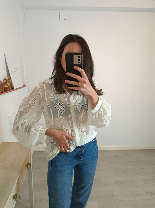 MAJE. Blusa blanca bordados. T S