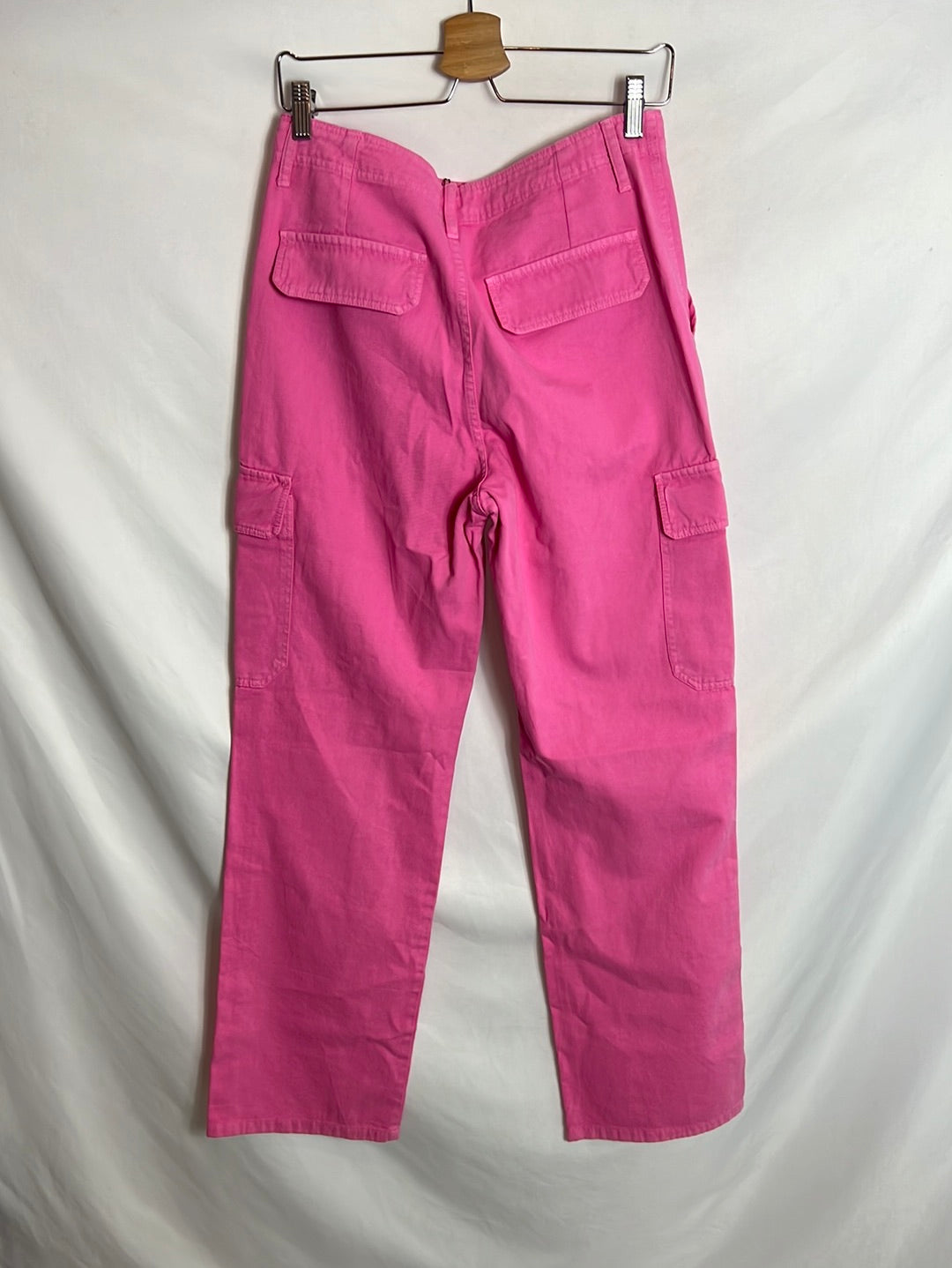 ZARA. Denim cargo rosa. T 38