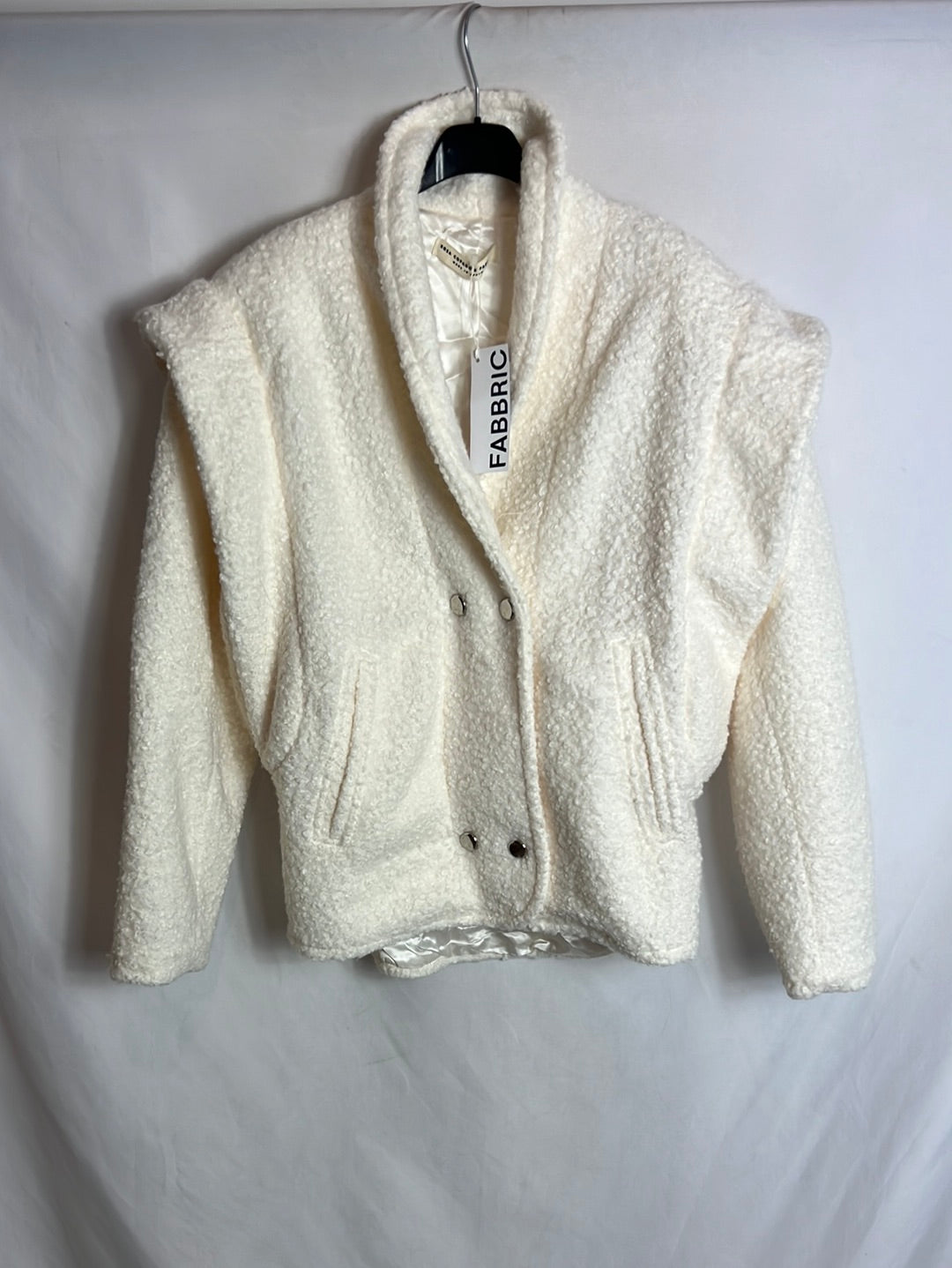 FABBRIC. Chaqueta blanca textura detalle hombros. T XS/S