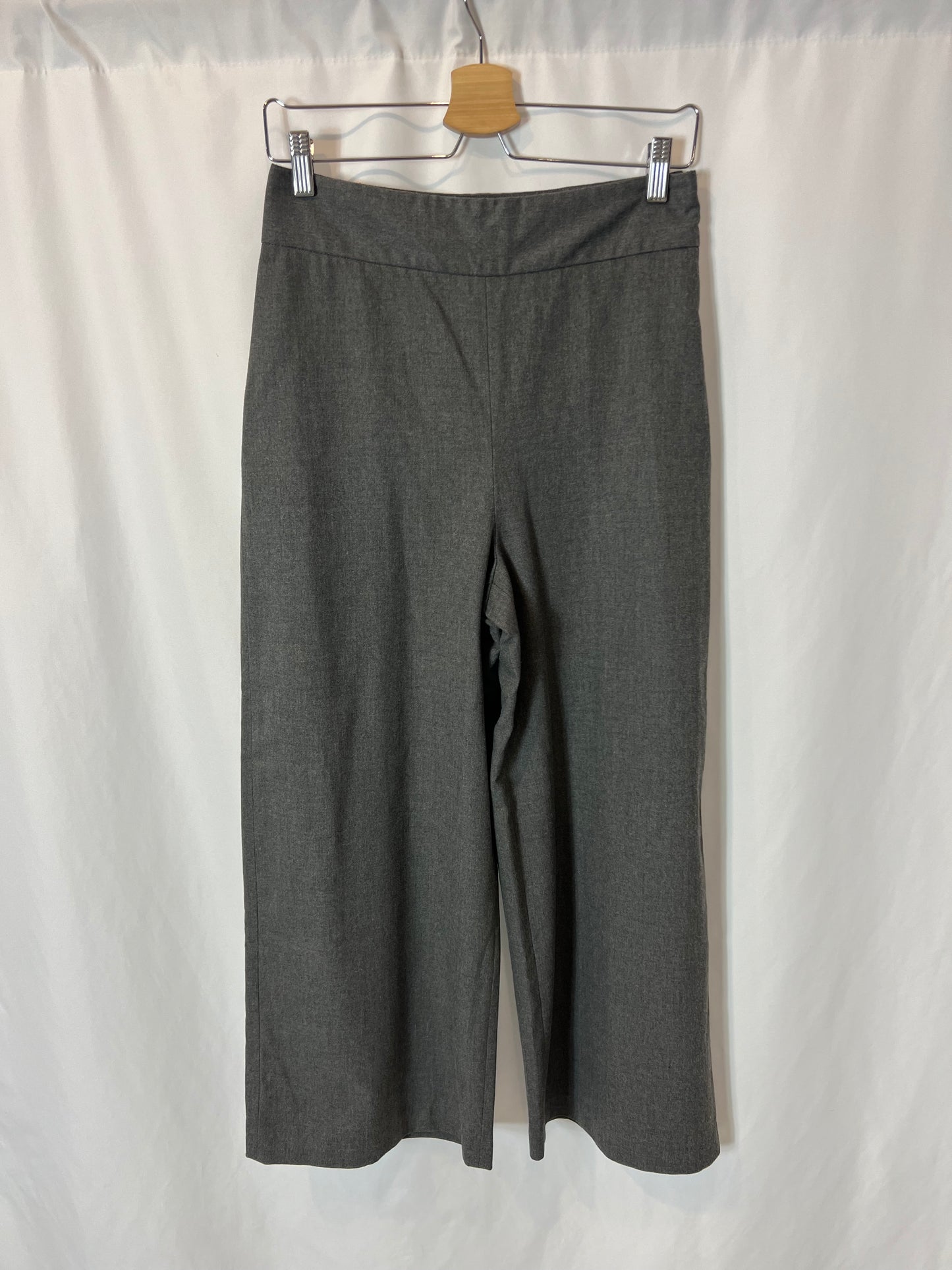 ZARA. Pantalón culotte gris T.s