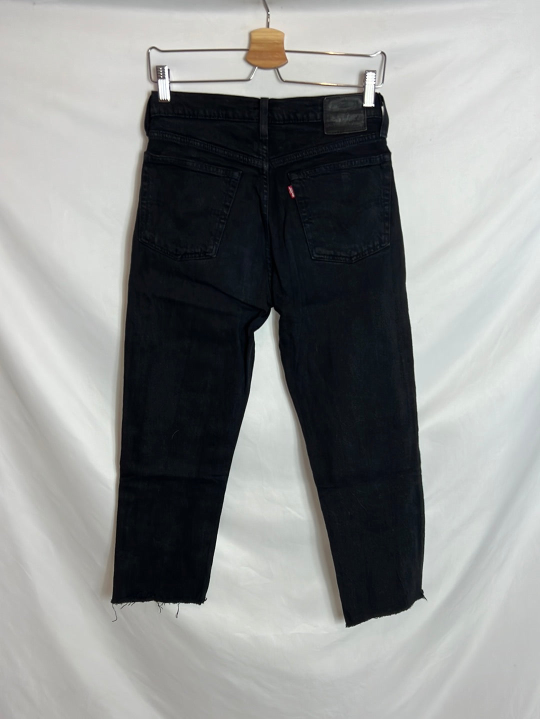 LEVI’S. Denim negros rectos. T 27(38)