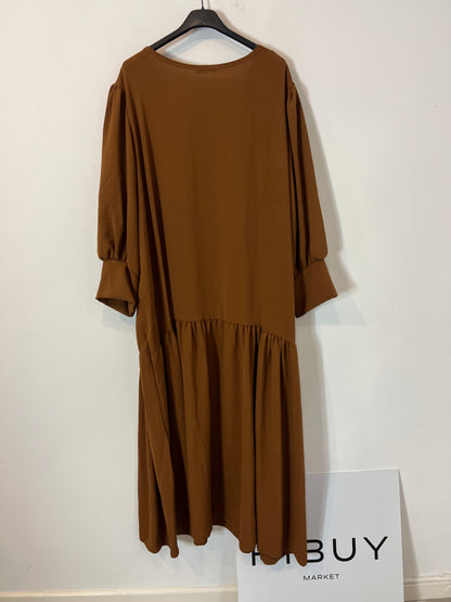 BUGANVILIA. Vestido camel mangas ligeramente abullonadas T.3xl