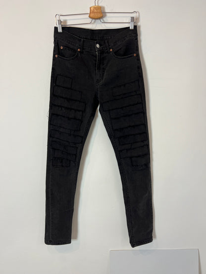 CHEAP MONDAY. Denim negro detalle parches. T 30 (M)