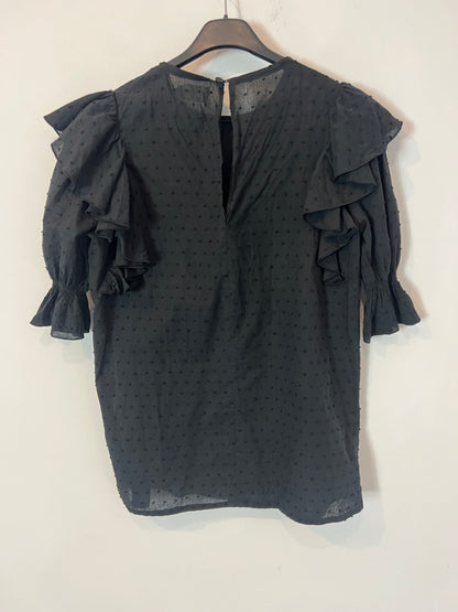 ELEFANTINE. Blusa negra plumeti detalle volante. T M