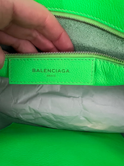 BALENCIAGA. Bolso piel verde