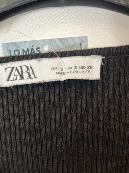 ZARA. Top negro canalé T.s