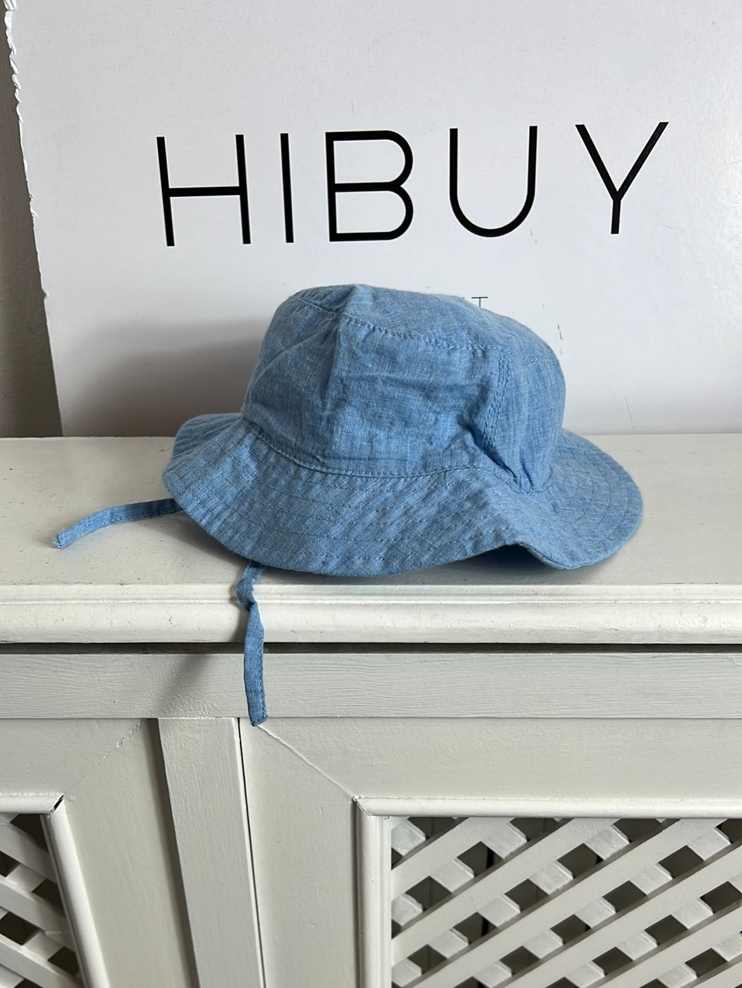 H&M. Bucket azul estilo denim. T 6-9  meses