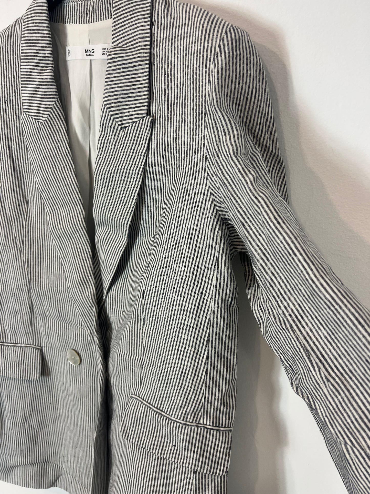 MANGO. Blazer lino de rayas T.s