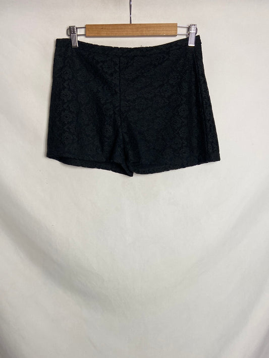 SHANA. Short negro encaje. T M