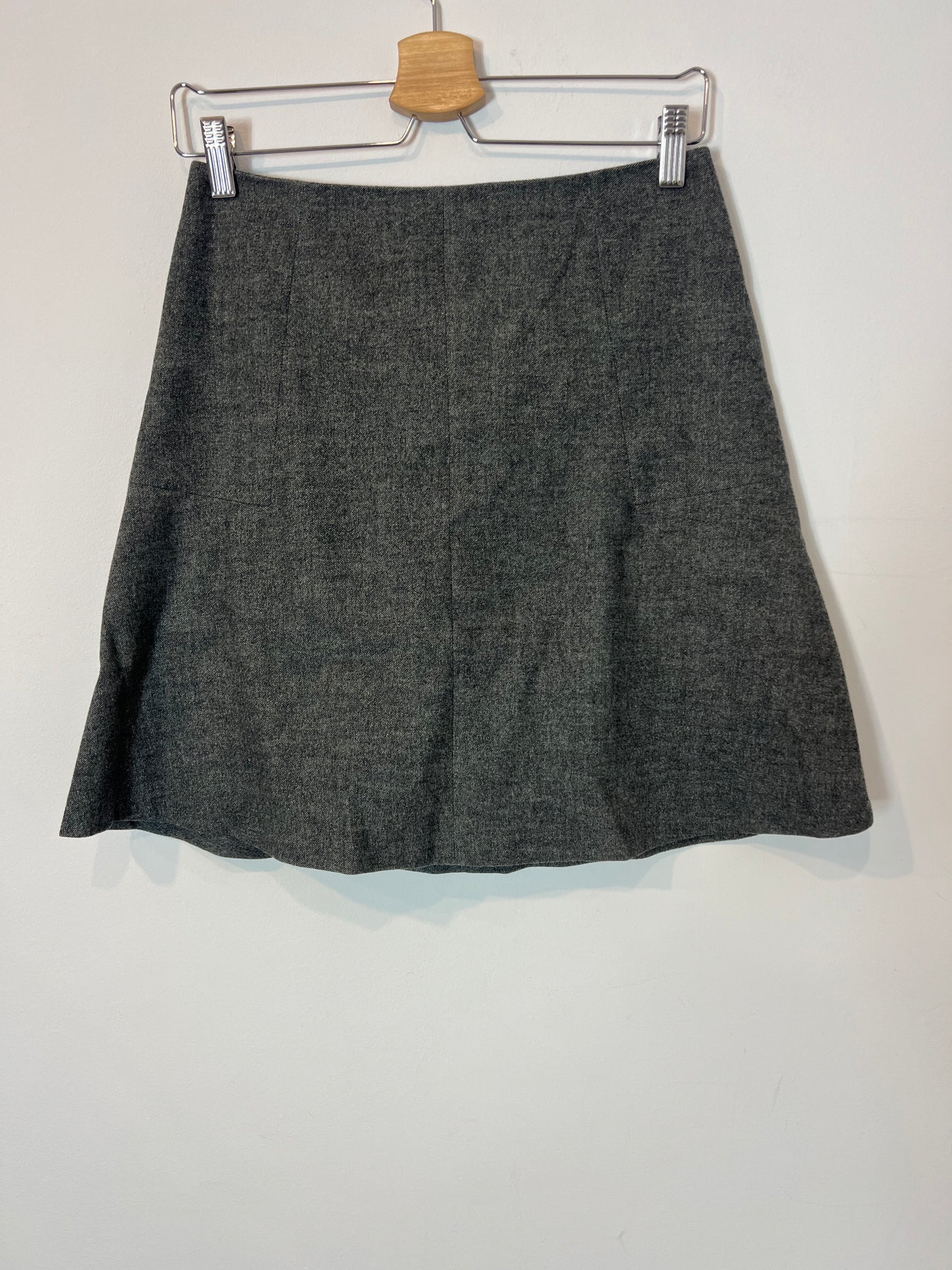 MASSIMO DUTTI. Falda corta gris espica T.38