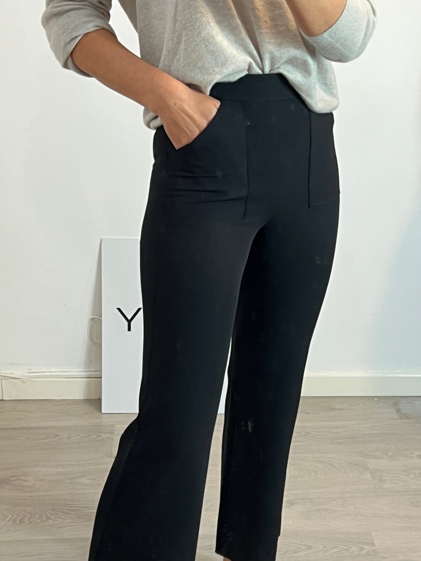 ERRE. Pantalón negro ancho T.36