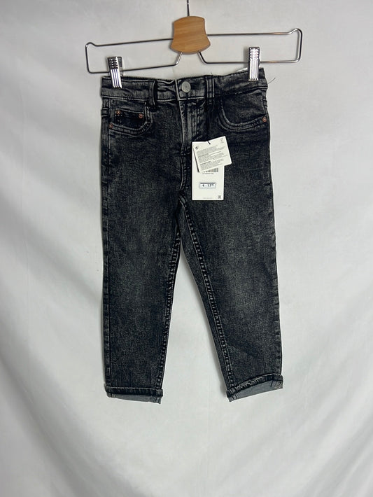 ZARA. Denim gris efecto desgastado. T 6 años