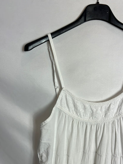 OTRAS. Vestido blanco corto bordados. T M