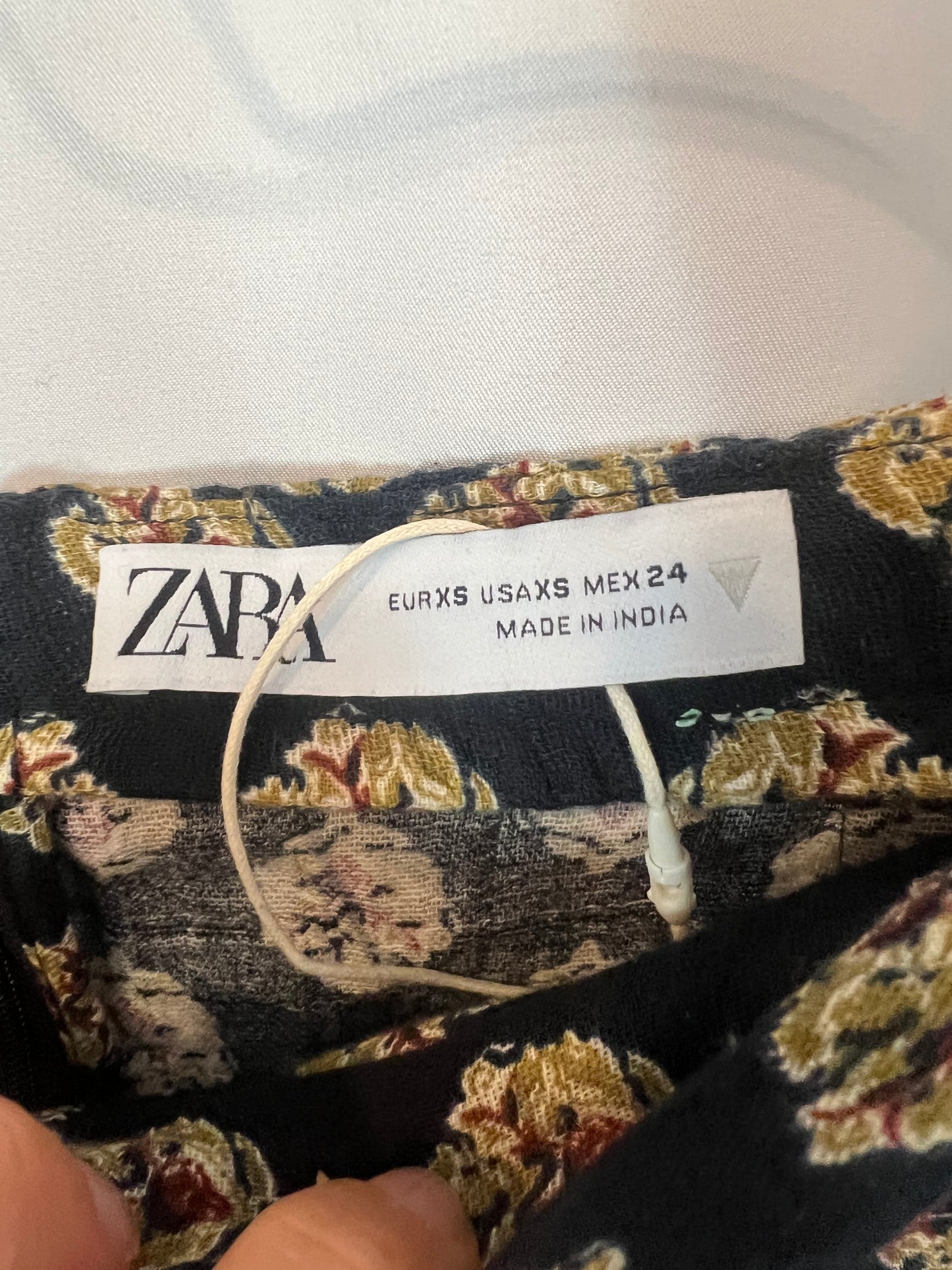 ZARA. Falda  algodón estampada fruncido. T XS