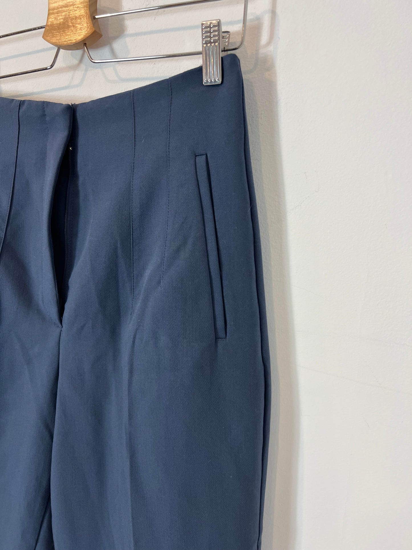 ZARA. Pantalón azul pinzas T.m