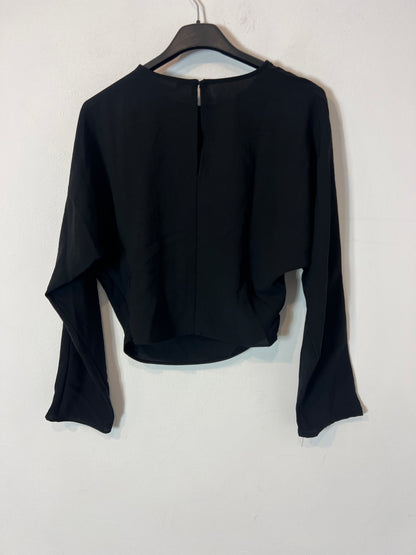 ZARA. Blusa negra detalle tachuelas. T XS