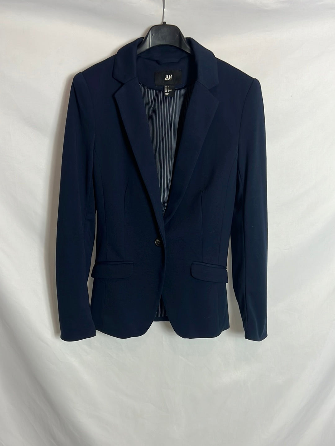 H&M. Blazer azul entallada. T 34