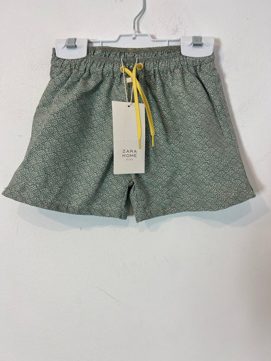 ZARA HOME. Bañador niño verde estampado. T 4-5 años