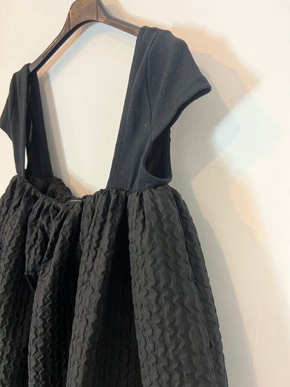 ZARA. vestido negro textura abullonado. T S