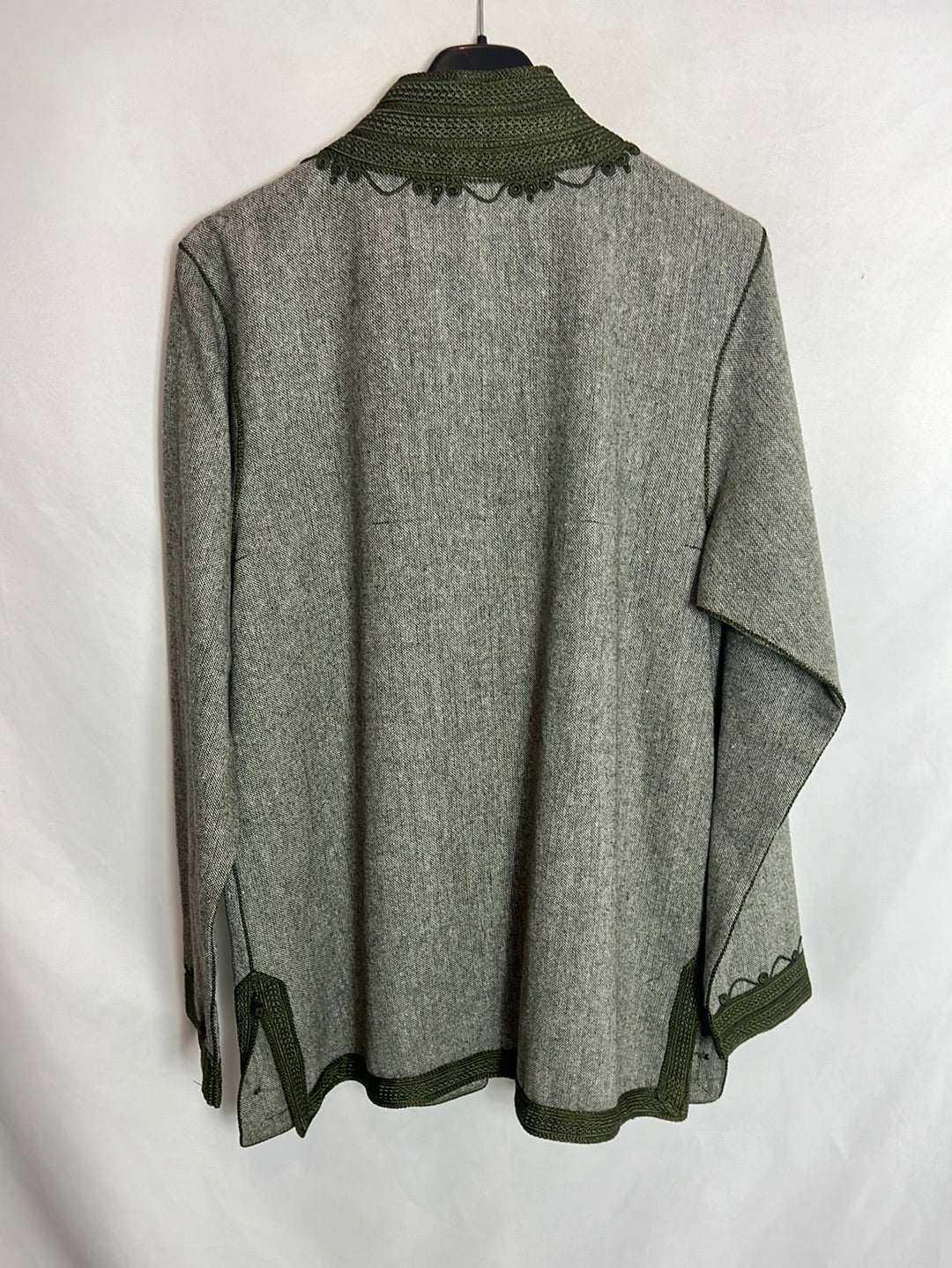 OTRAS. Chaqueta textura jaspeada gris y verde. T M