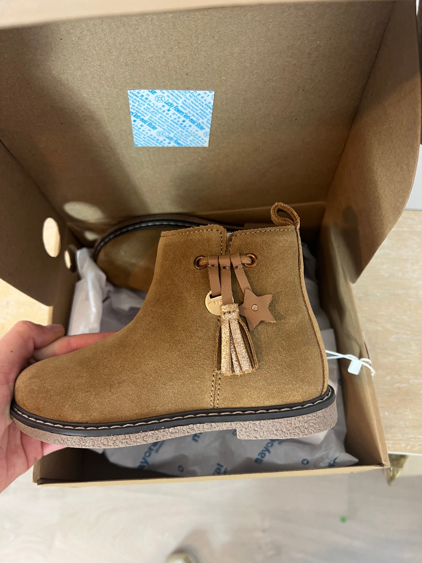 MAYORAL. Botas camel de piel T.27