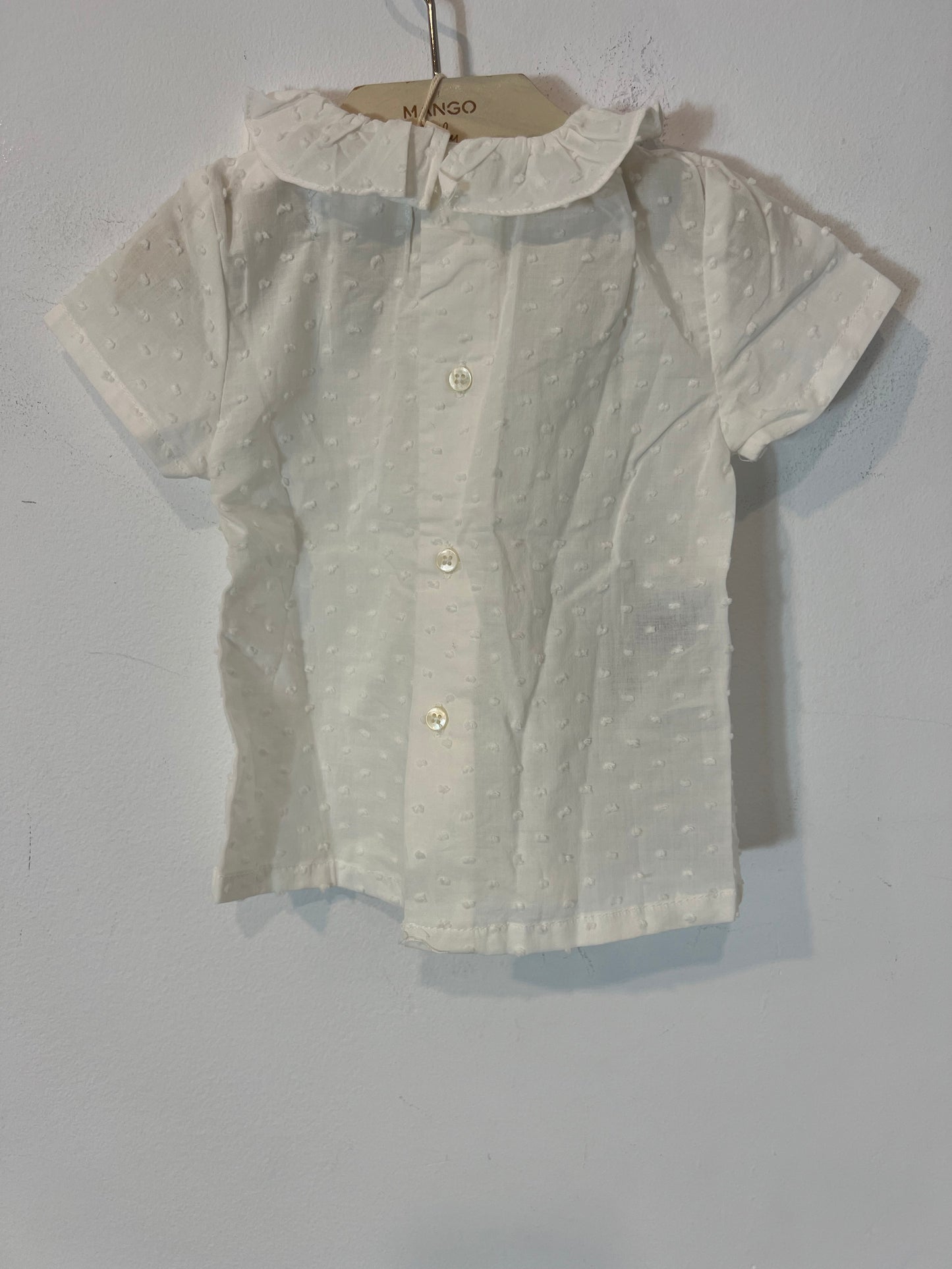 MANGO. Blusa plumeti blanca. T 6-9 meses