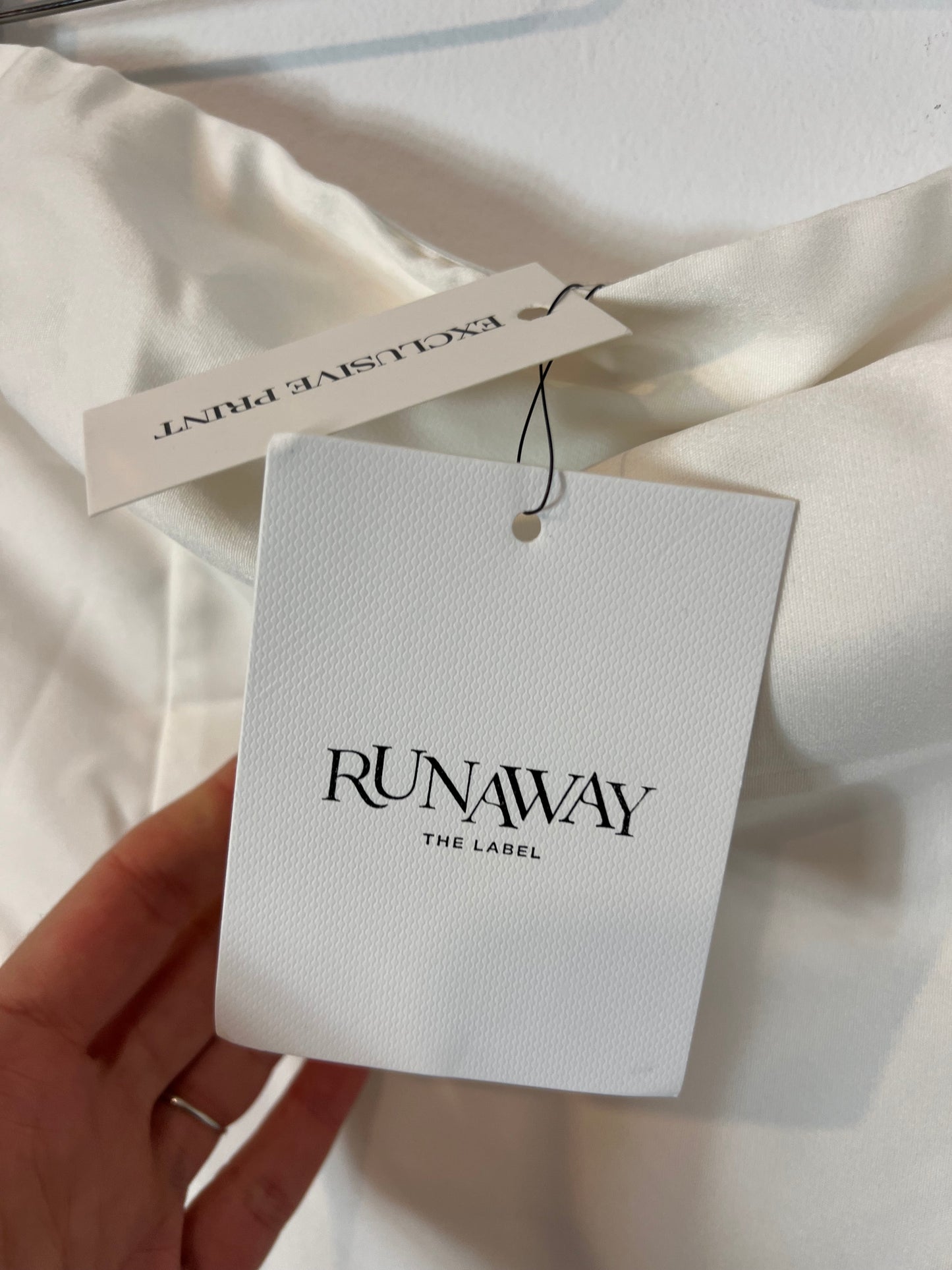 RUNAWAY THE LABEL. Vestido palabra de honor flores. T M