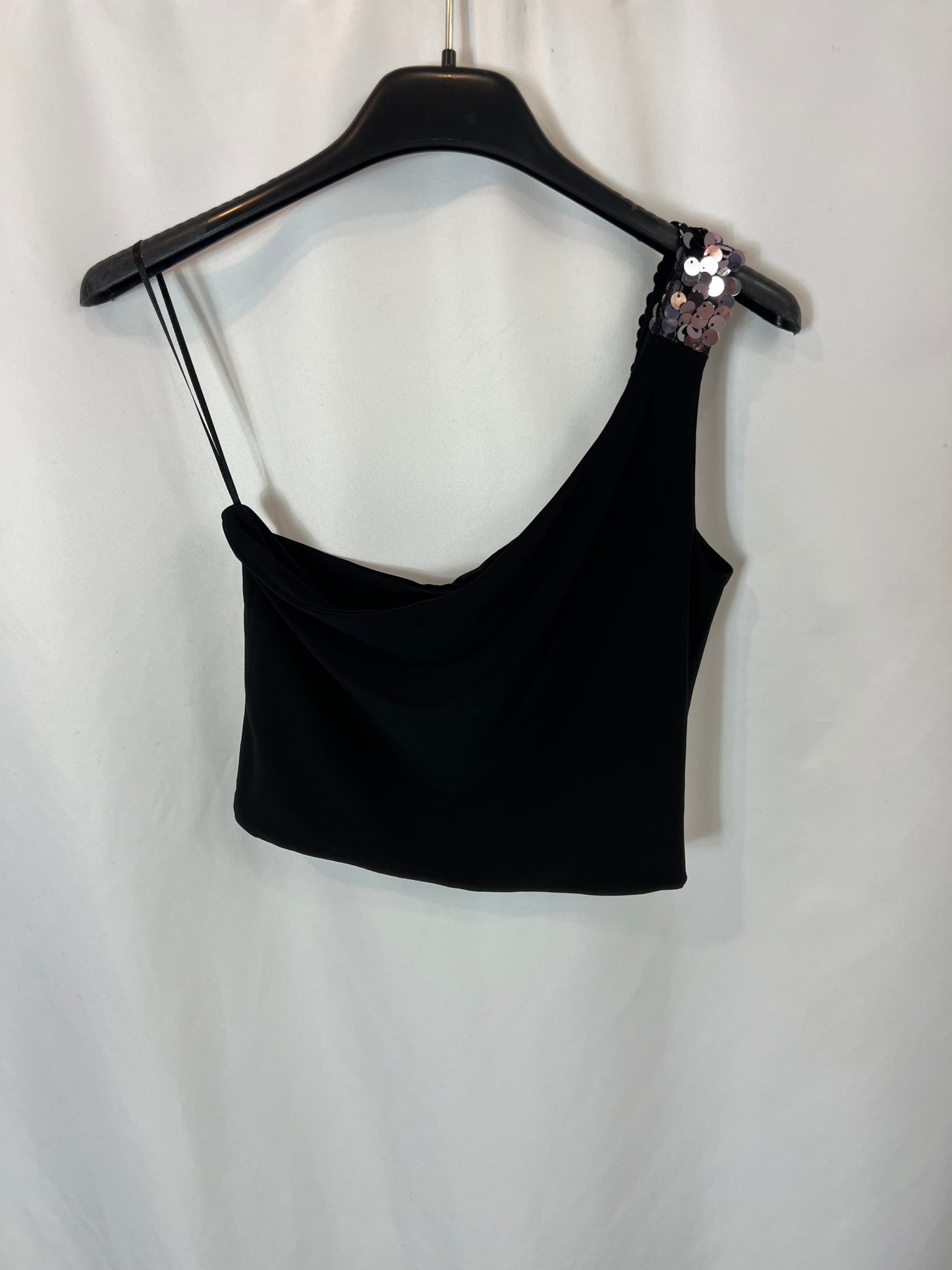 THE ARE. CropTop negro asimétrico.  T  S