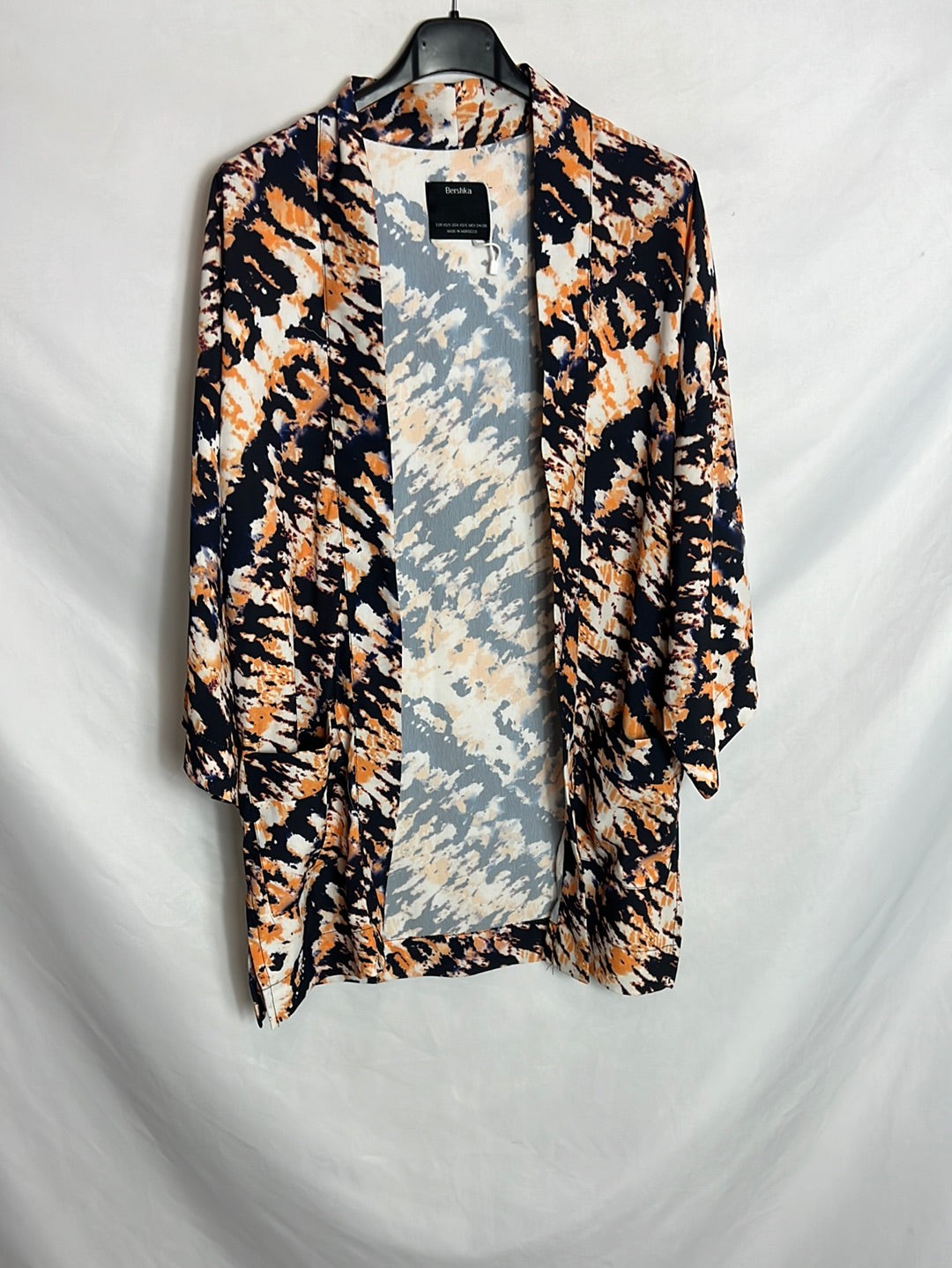 BERSHKA. Kimono estampado fluido. TXS/S