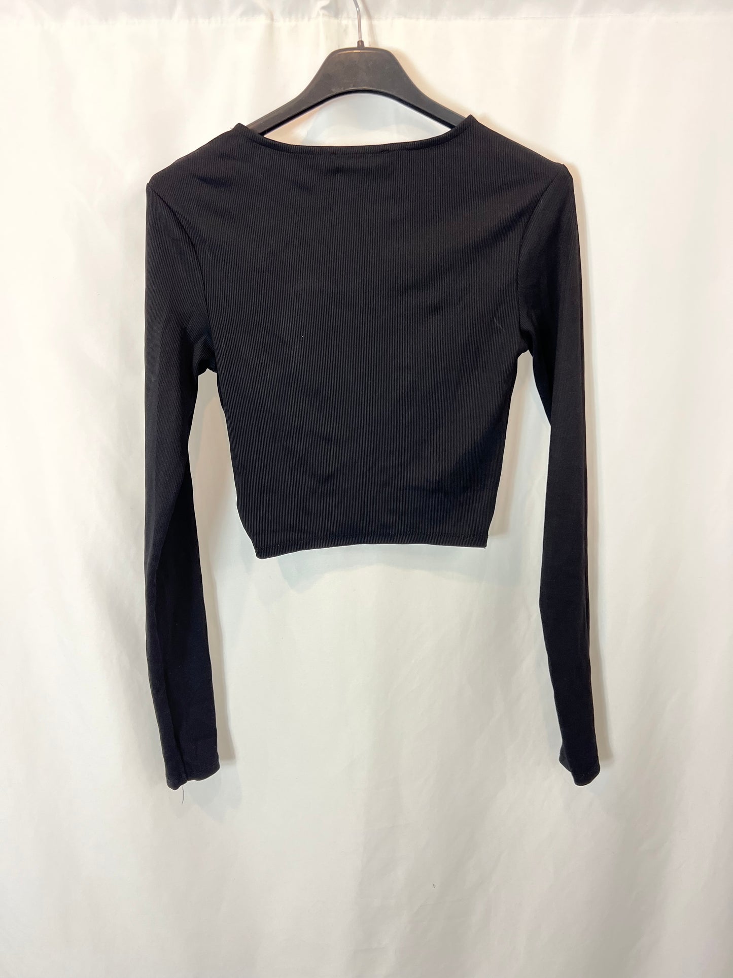 PULL&BEAR. Croptop negro punto T.s