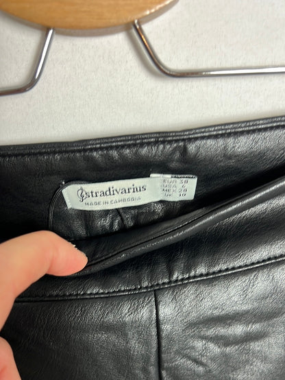 STRADIVARIUS. Pantalón efecto piel efecto Leggins . T 38