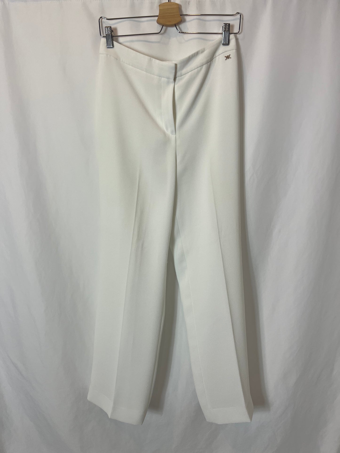 PEDRO DEL HIERRO. Pantalón blanco pinzas pata ancha. T 38